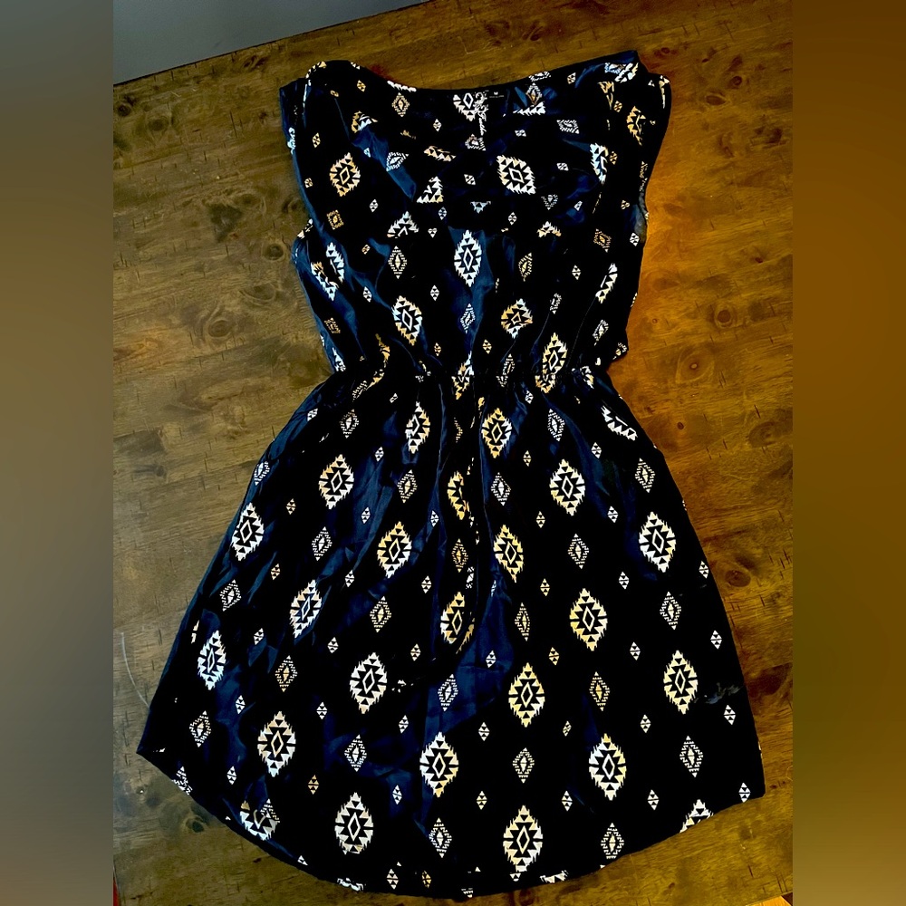 Mini dress extremely flattering fit! Size: medium